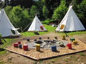 Camping-Zeltdorf Tipicamp Grillstelle Sommer