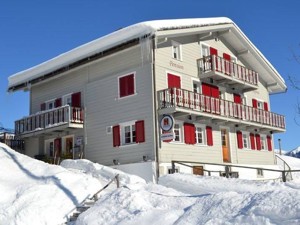 Gasthaus Alpina Hausansicht Winter