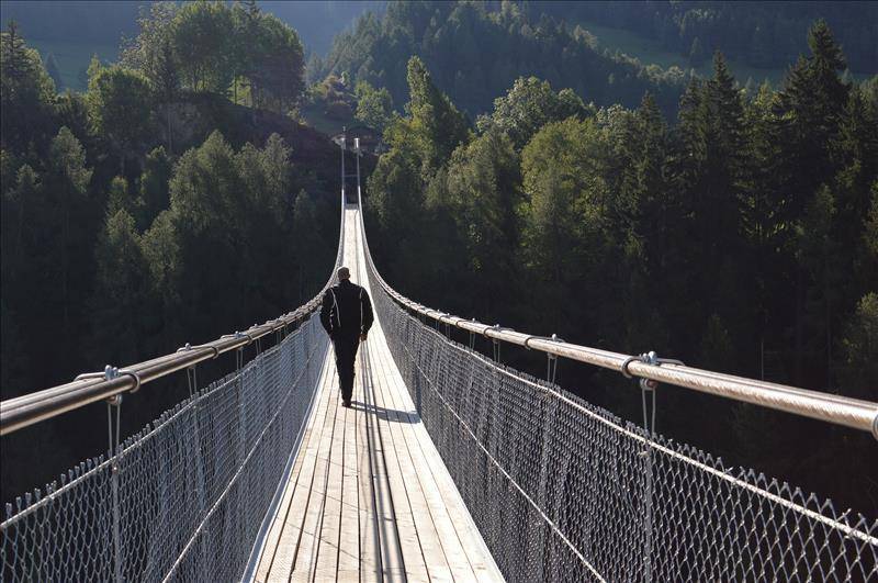 Spektakuläre Hängebrücken in der Schweiz