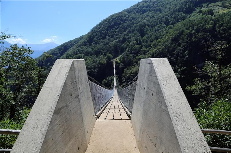 Spektakuläre Hängebrücken-Wanderung im Tessin