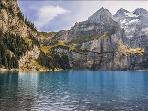 Panoramahöhenweg am Heuberg mit Blick auf den Oeschinensee