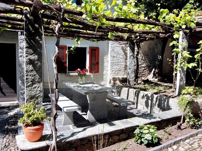Pergola-Rustico-Sementina.jpg