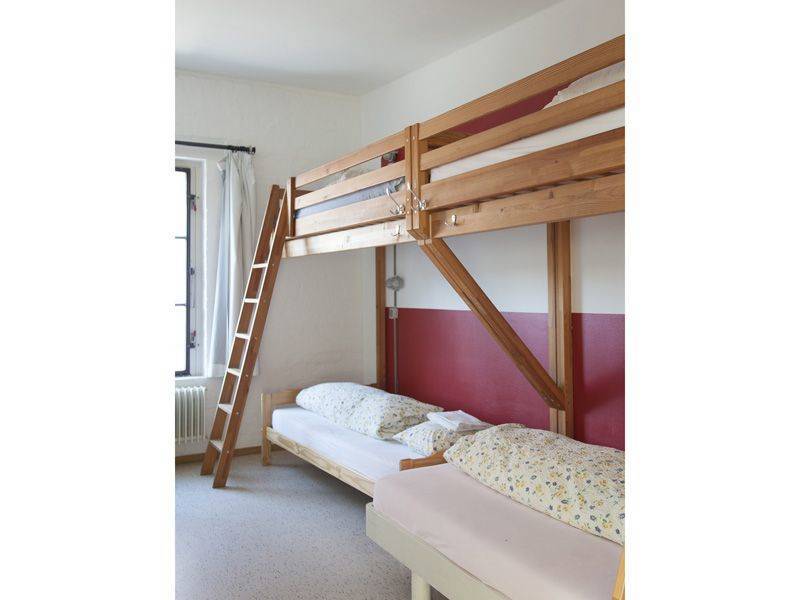 mittel_Schlafzimmer3_Backpackers_Basel.jpg