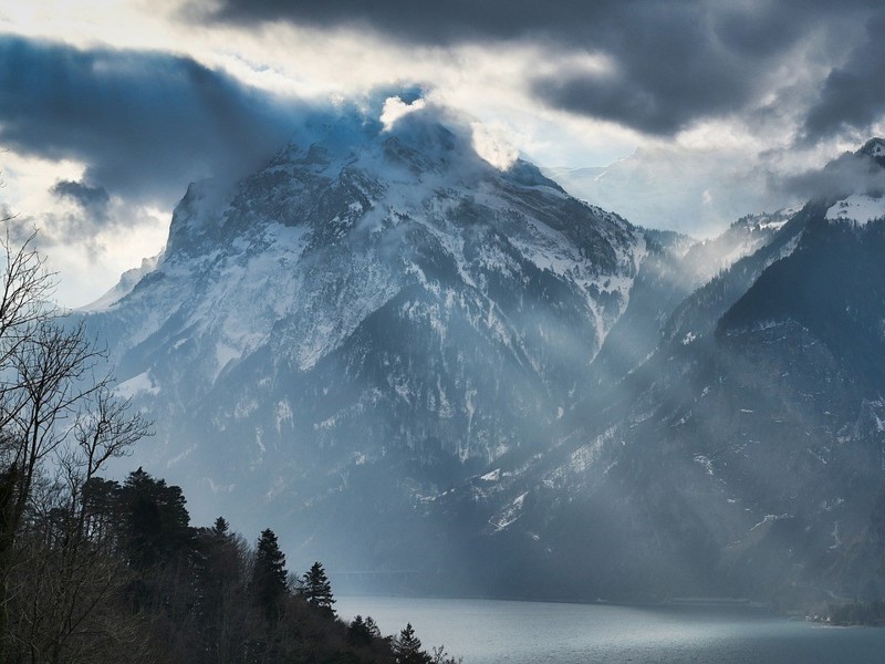 Zentralschweiz-Berge-gruppenhaus.chMagazin.jpg