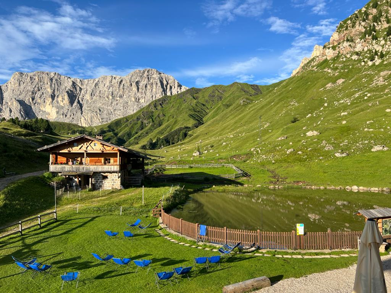 Wanderung-Huette-Seiser-Alm-Suedtirol.png