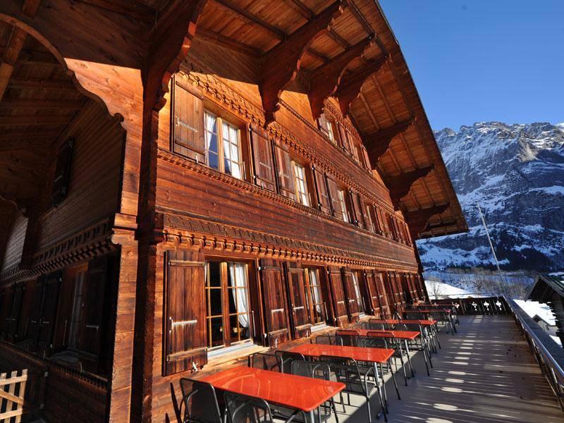 mittel_Terrasse_Clubhaus-Baumen.jpg