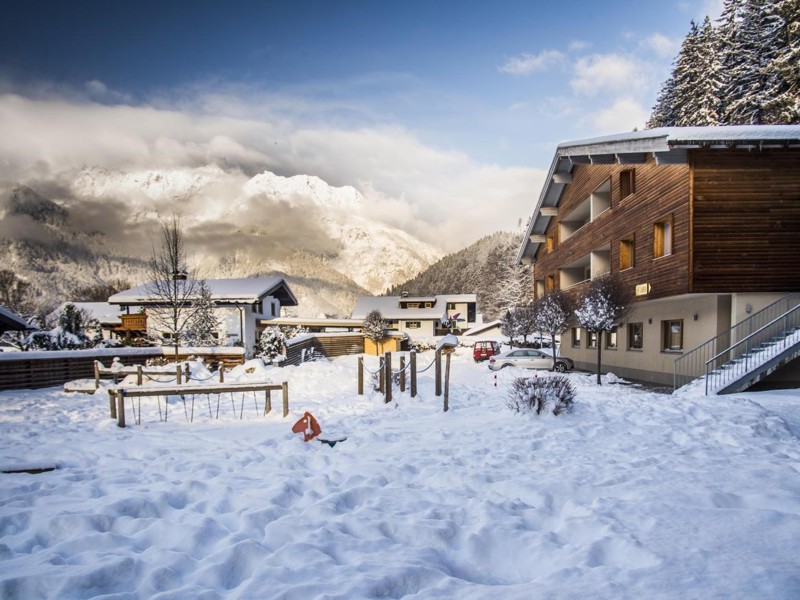 Spielplatz-aussen-JUFA-Montafon.jpg