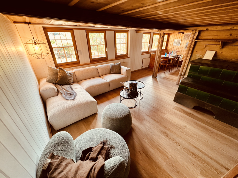 Wohnzimmer-Alpaka-Ferienhaus-Oenzlen.png