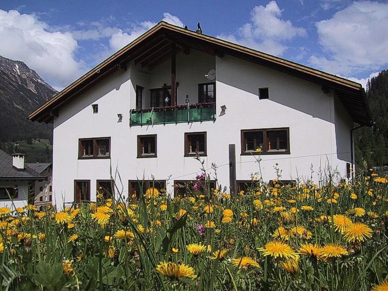 Ansicht-Sommer-Chasa-Muntanella.jpg