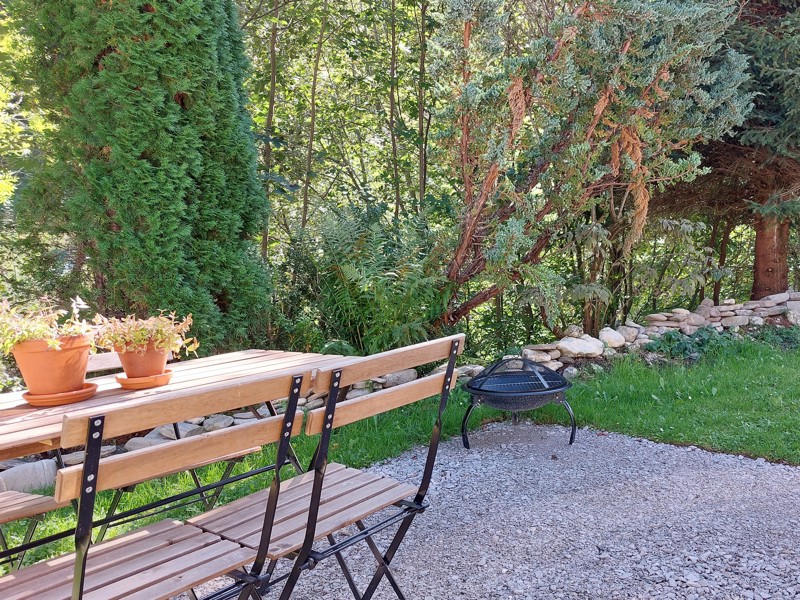 Naturholzhuette-Aussenbereich.jpg