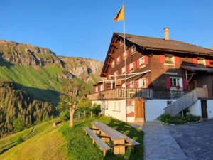 Berggasthaus Gitschenen - wandern, skitouren und geniessen