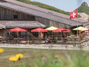 Gruppenhaus mit Selbstversorgung vs. Vollpension: Was lohnt sich?