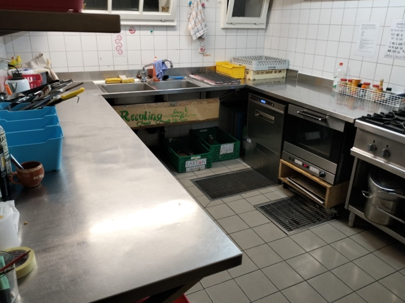 Berghaus Mountain Hostel Gimmelwald Küche