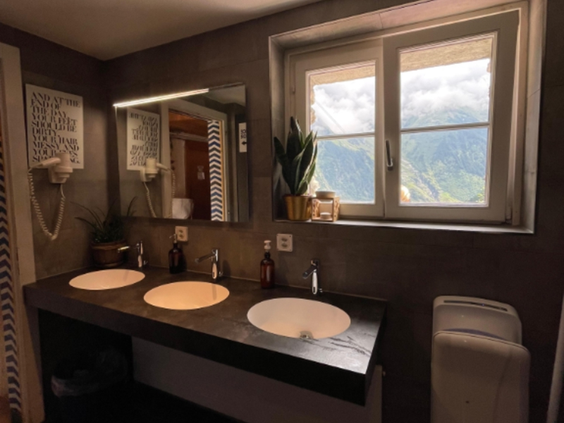 Berghaus Mountain Hostel Gimmelwald Sanitäre Anlagen