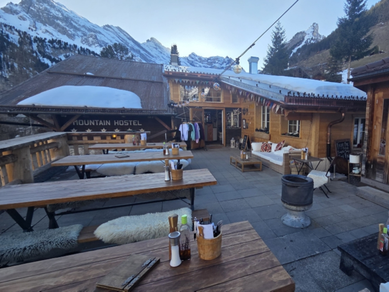 Berghaus Mountain Hostel Gimmelwald Terrasse