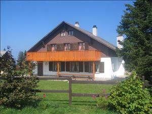 Maison amis de la nature Chalet Raimeux Vue de la maison été