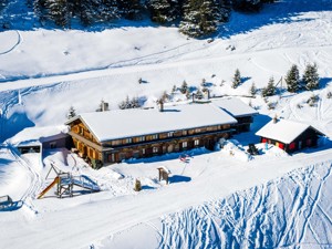 Gruppenhaus Auberge de Chindonne Hausansicht Winter