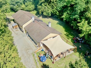 Centre scout La Sardoche L'espace autour de la maison été