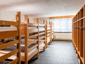 Ein Mehrbettzimmer mit 10 Betten.
