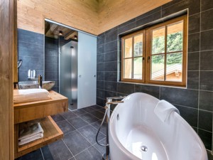 Chaletdorf LA SOA Bently Chalet Badezimmer