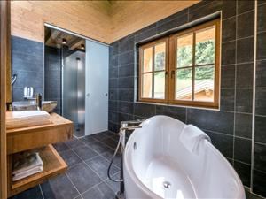 Chaletdorf LA SOA Bently Chalet Badezimmer