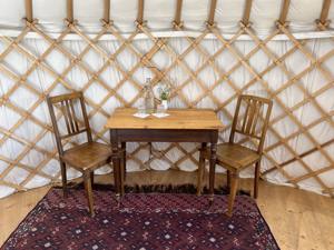 Yurt Feldis Dining room