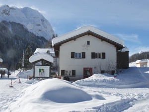 Ferienlager Splügen Hausansicht