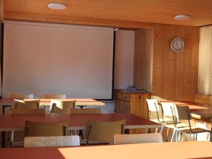 Gruppenunterkunft Camp Glaretsch Ess- und Aufenthaltsraum