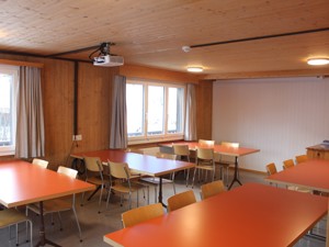 Gruppenunterkunft Camp Glaretsch Ess- und Aufenthaltsraum