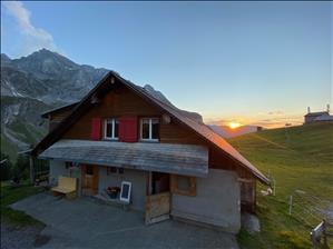 Mountain hut Chrüzhütte