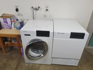 Waschmaschine, Wäschetrockner mit Waschmittel