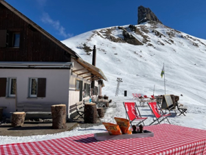 Mountain hut Heimelig House view winter