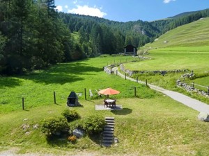 Barbecue area - Holiday home Madulain