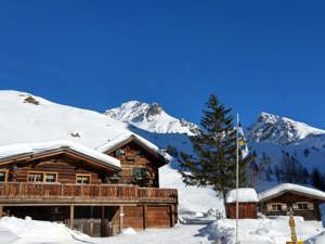 Mountain hostel Heimeli House view winter