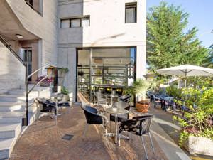 Hotel Nessi SA Terrasse Sommer