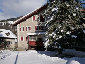 Ferienhaus Chesa Orta Hausansicht Winter