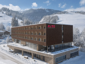 Hotel AVES Savognin Hausansicht Winter