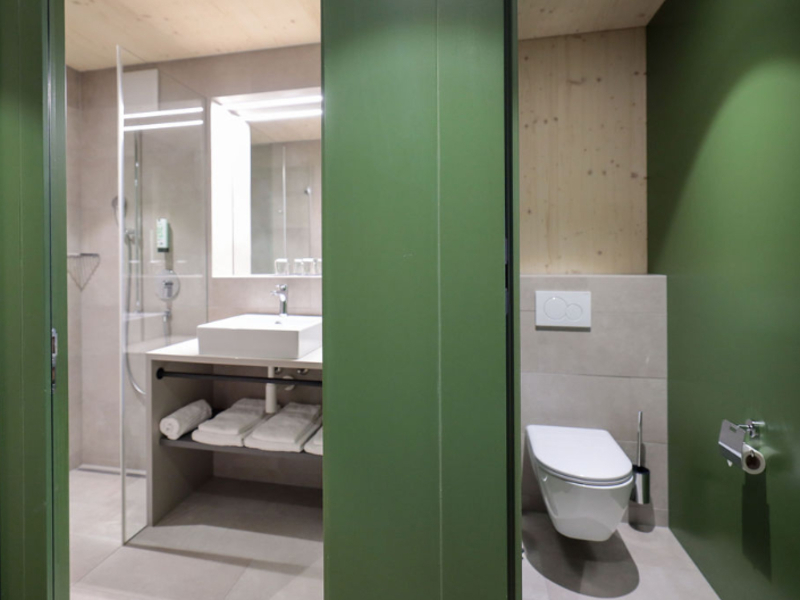 Hotel AVES Savognin Bathroom