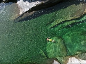 à proximité de la maison se trouvent de petites zones de baignade