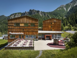 Hotel JUFA Malbun Hausansicht Sommer