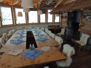 Mountain hostel Kleine Scheidegg Dining room