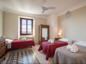 Group accommodation Casa Cares Bedroom