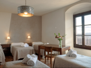 Group accommodation Casa Cares Bedroom