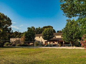 Country house Mas de la Garonne House view summer