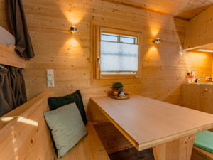 Camping Holzhäuschen auf dem Campingplatz Esszimmer