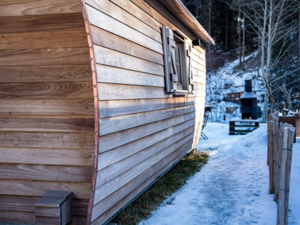 Camping Holzhäuschen auf dem Campingplatz Hausansicht Winter