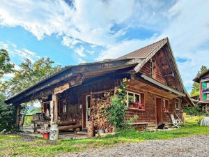 Alp-refuge Weitblick House view