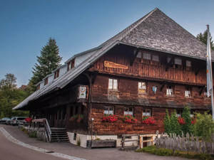 Jugendherberge St. Blasien-Menzenschwand Hausansicht Sommer
