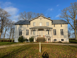 Herrenhaus Augustenhof Hausansicht Sommer