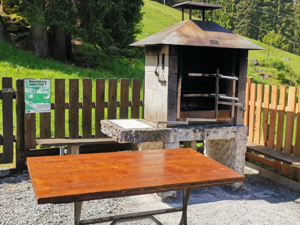 Group accommodation Kännelalp Barbecue area